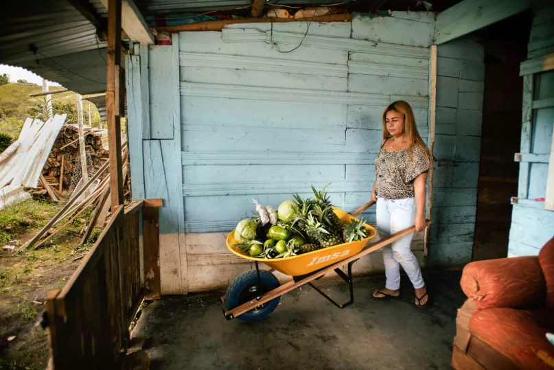 Mujer trabajando en Popayán, Cauca, Colombia.