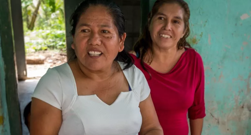 Mujeres ahorrando. Por Carlos Montano, Concurso de Fotografía CGAP 2016.