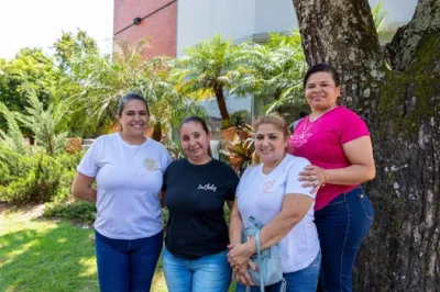 Una foto de grupo de participantes del programa Mujeres Transformadoras en Paraguay.