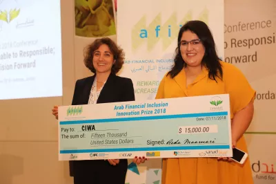 Remise du 2ème Prix Arabe de l'Innovation pour l'Inclusion Financière à Oumel Ghit Guelzim, PDG de Ciwa.