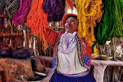 Mujer trabajando. Por Peter Jacobson, Concurso de Fotografía CGAP 2016.