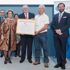 Álvaro Aguilar Ayón, Board President of Cooperativa de Ahorro y Préstamo Tosepantomin, receiving the 2017 European Microfinance Award 