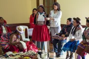 Carolina junto a participantes del Programa Juntos.