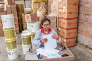 Mujer trabajando en Perú.