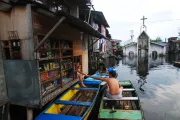 Going shopping by boat in the Philippines. Raniel Jose Castaneda, 2010 CGAP Photo Contest.