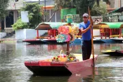 Flower seller, Mexico City. Photo credit: Victor Hugo Casillas Romo, 2016 CGAP Photo Contest.